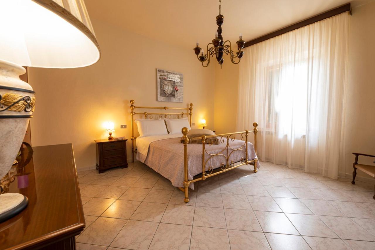 Casa Vacanze Santa Maria เชร์ตาลโด ภายนอก รูปภาพ